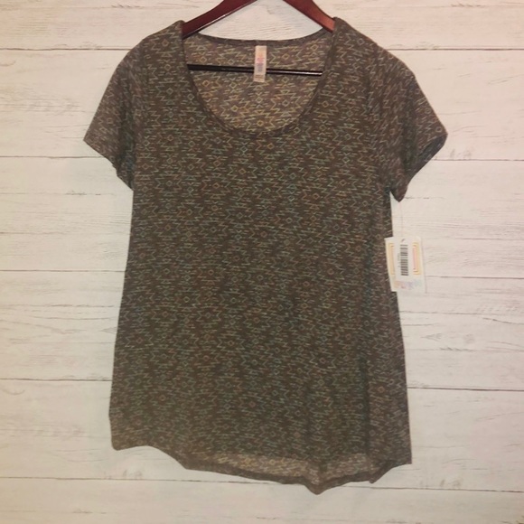 LuLaRoe Tops - BOGO🚨 NWT LuLaRoe shirt